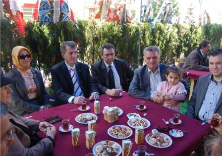 Kumsal Cafe �iftlikk�yl�n�n hizmetinde